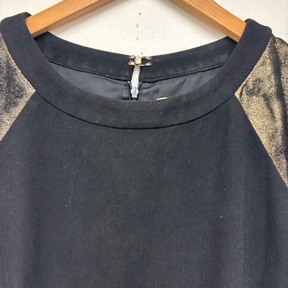 Trina Turk Comrie Crepe Shift Dress - Picture 5 of 11